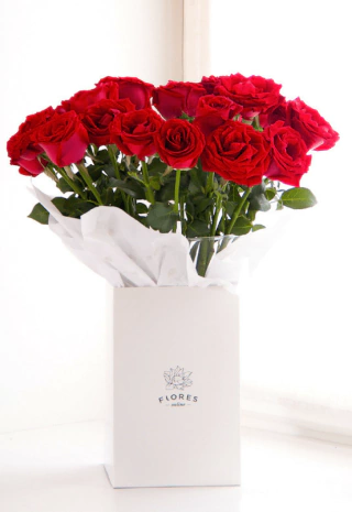 RO21 - Florero con 3 doc de rosas rojas