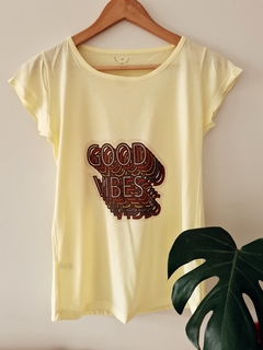 Remera Good Vibes en internet