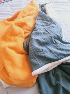 Manta / pie de cama Ontario Mostaza Corderito - tienda online