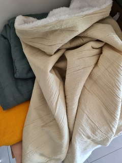 Manta / pie de cama Estambul Natural Corderito en internet