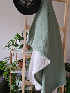 Manta / pie de cama Estambul Verde musgo corderito en internet