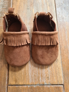 Zapatos gamuza con flecos 11 cms largo - comprar online