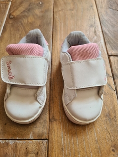 Zapatillas cuero 23