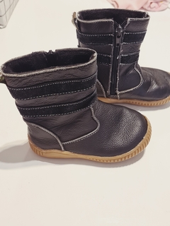 Botas con cierre talle 7 (14,5 cms largo)