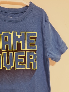 Remera Gap 10 años en internet