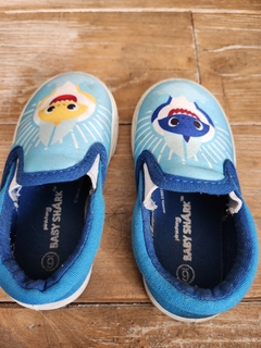 Zapatillas baby shark Talle 6 EEUU 14 cms largo en internet
