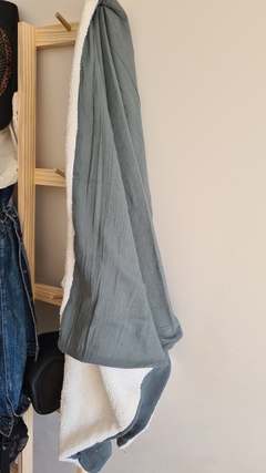 Imagen de Manta / pie de cama Estambul Cemento Corderito