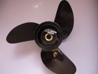 HÉLICE POPA SUZUKI 75 -85- 115 -140 HP 13 X 19