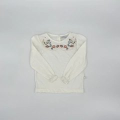 4541019 REMERA CUELLO BORDADO