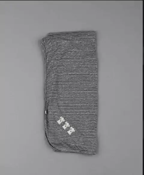 3335009 MANTITA RAYADA PERRITO