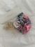 SCRUNCHIE Flores con Celeste