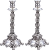 Par de candelabros ornamentados de niquel 35 cm de alto