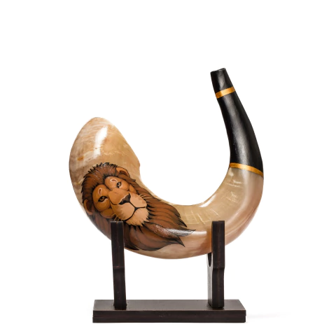 Shofar De Carnero 52 Cm Aprox Pintado A Mano Con Atril Y Manual De Uso Único - comprar online