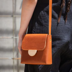 Plisa Chica Caramelo sin asa en internet