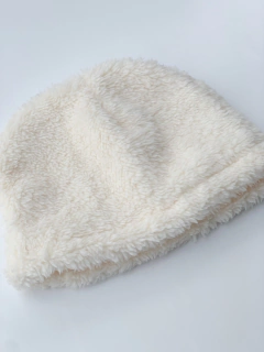 Cuellito o Gorrito de Micropiel Natural lisa