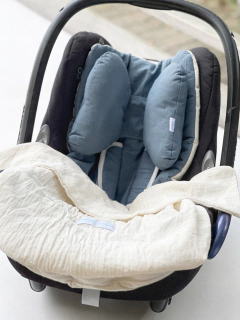 Colchoncito de Tusor Azul con Cubrepies de Gasa natural