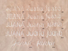 Manta Pottery de piel con nombre bordado, Rosa - Lorenza Básicos 