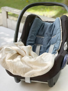 Colchoncito de Tusor Azul con Cubrepies de Gasa natural en internet