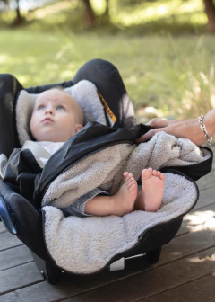 Modelo Exclusivo - Colchoncito de Micropiel Gris lisa con Cubrepies Impermeable y apertura inferior - comprar online