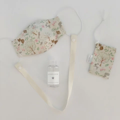 Conjunto Barbijo, Porta Barbijo y Porta Alcohol en Gel Bosque Rosa