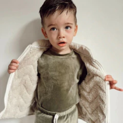 Chaleco RUSIA forrado en piel dulce de leche - Carcajada Ropa de Chicos