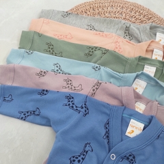 Imagen de Enterito JIRAFITAS celeste pastel
