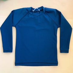 Remera UV50 azul marino talles 4 y 6 años