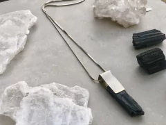 colar Pure de turmalina no banho de prata clara 2