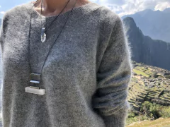 colar Machu Picchu de selenita no banho de prata clara 5