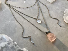 Colar Lory de cristal e quartzo-rosa no banho de prata clara 1