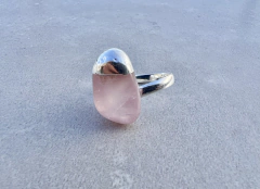anel Drop de quartzo-rosa no banho de prata