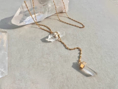 colar Ayla cristal no banho de ouro