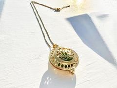 colar Flor de lótus 7 chakras no banho de ouro