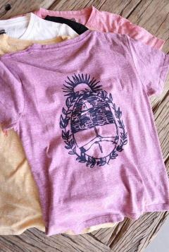 Remera escudo rosa