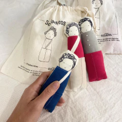 Tres muñequitos Cándido en internet