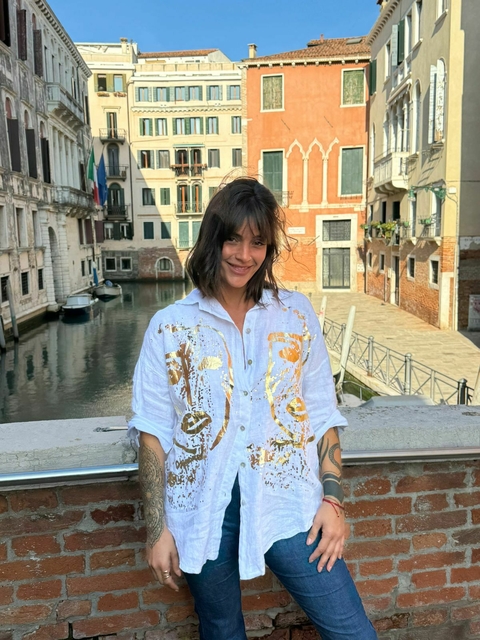 Camisa de lino con dorado - comprar online