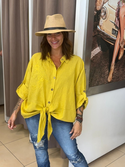 Camisa de lino con aplique y nudo - comprar online