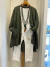 Conjunto incluye saco, remera y babucha