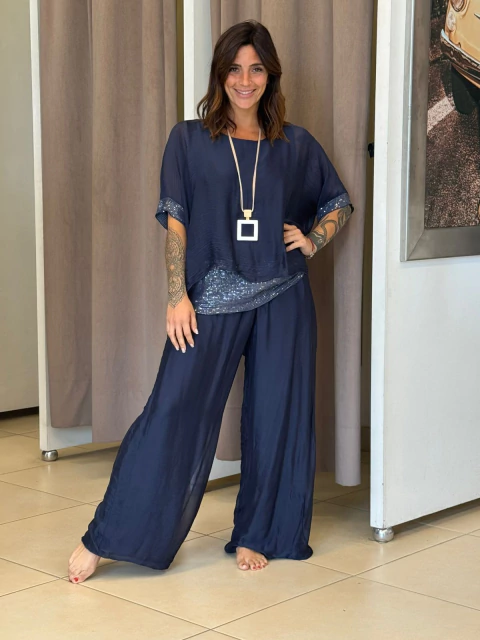 Conjunto de seda con detalles de brillo - comprar online