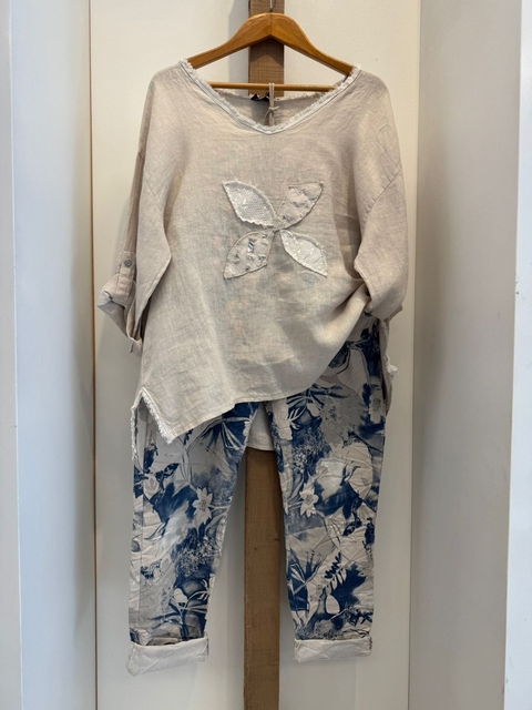 Blusa con aplique de flor y babucha - comprar online