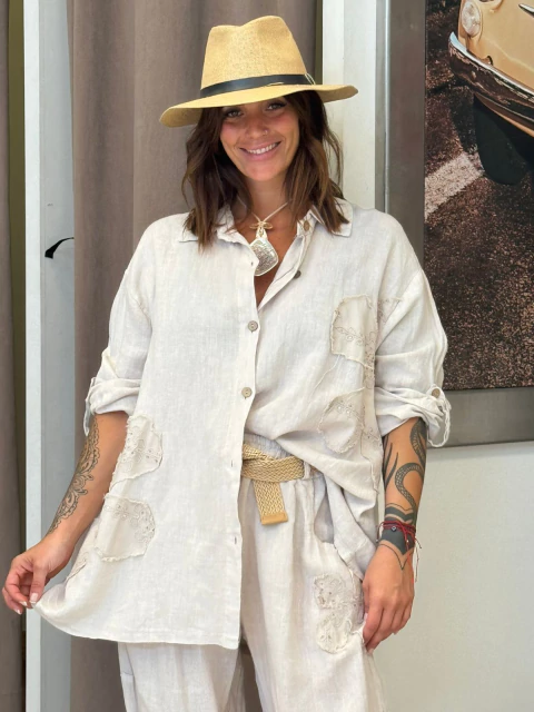 Camisa de lino Italiano con botones, aplique de flor - comprar online