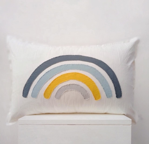 ALMOHADON ARCO IRIS { combinación con arco mostaza }