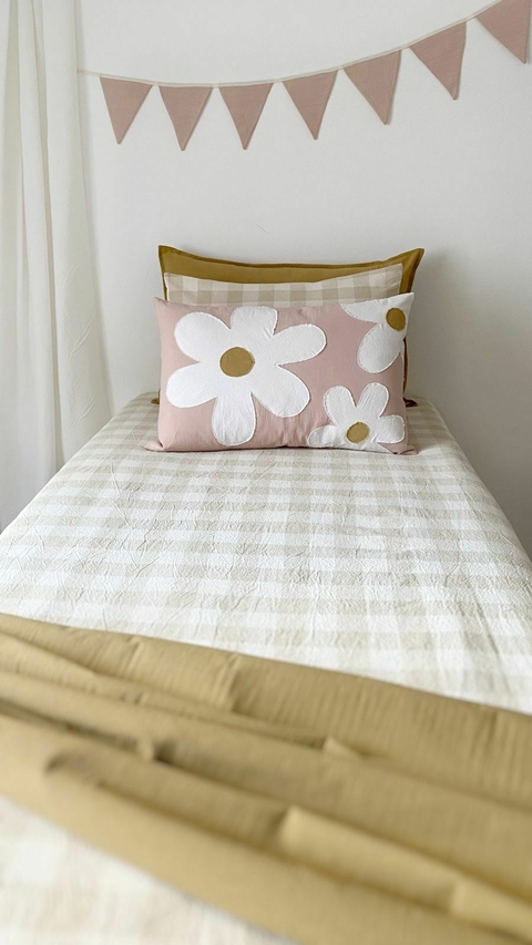 ALMOHADÓN MARGARITA BASE ROSA (outlet) - comprar online