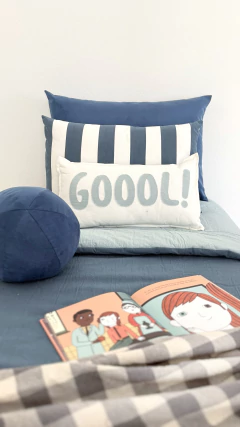 ACOLCHADO LISO PLAZA Y MEDIA AZUL REVERSO CELESTE