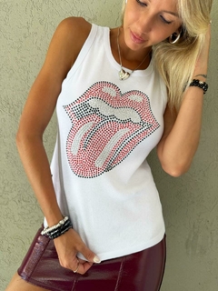 MUSCULOSA ROLLING STRAS - LAS CHAVAS