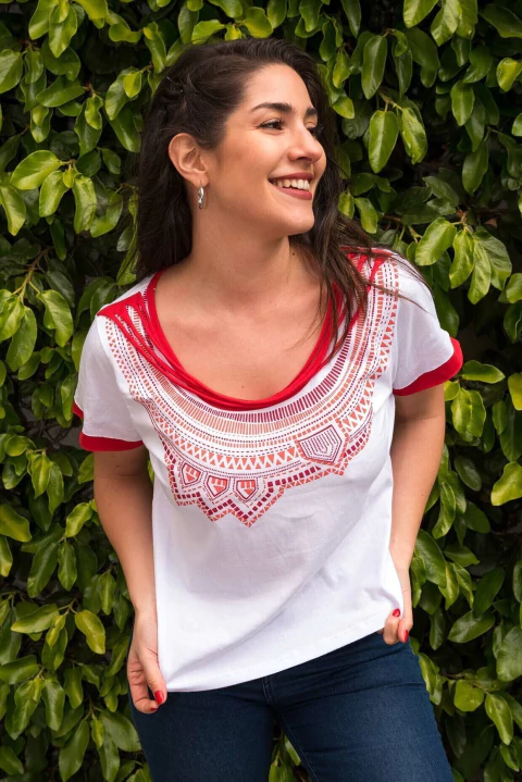 Remera Collares Masai Blanca