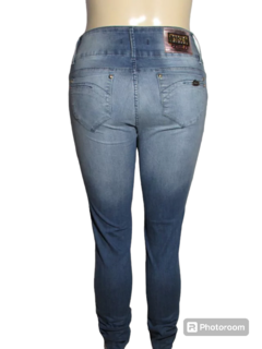 Calça Jeans Feminina Aion Ly Cos Médio na internet