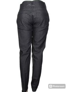 Calça Jeans Aion Ly Feminina Cós Médio Reta - netpizante