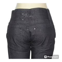 Calça Jeans Aion Ly Feminina Cós Médio Reta - comprar online