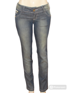 Calça Jeans Feminina Cigarrete Opera z Cós Médio na internet